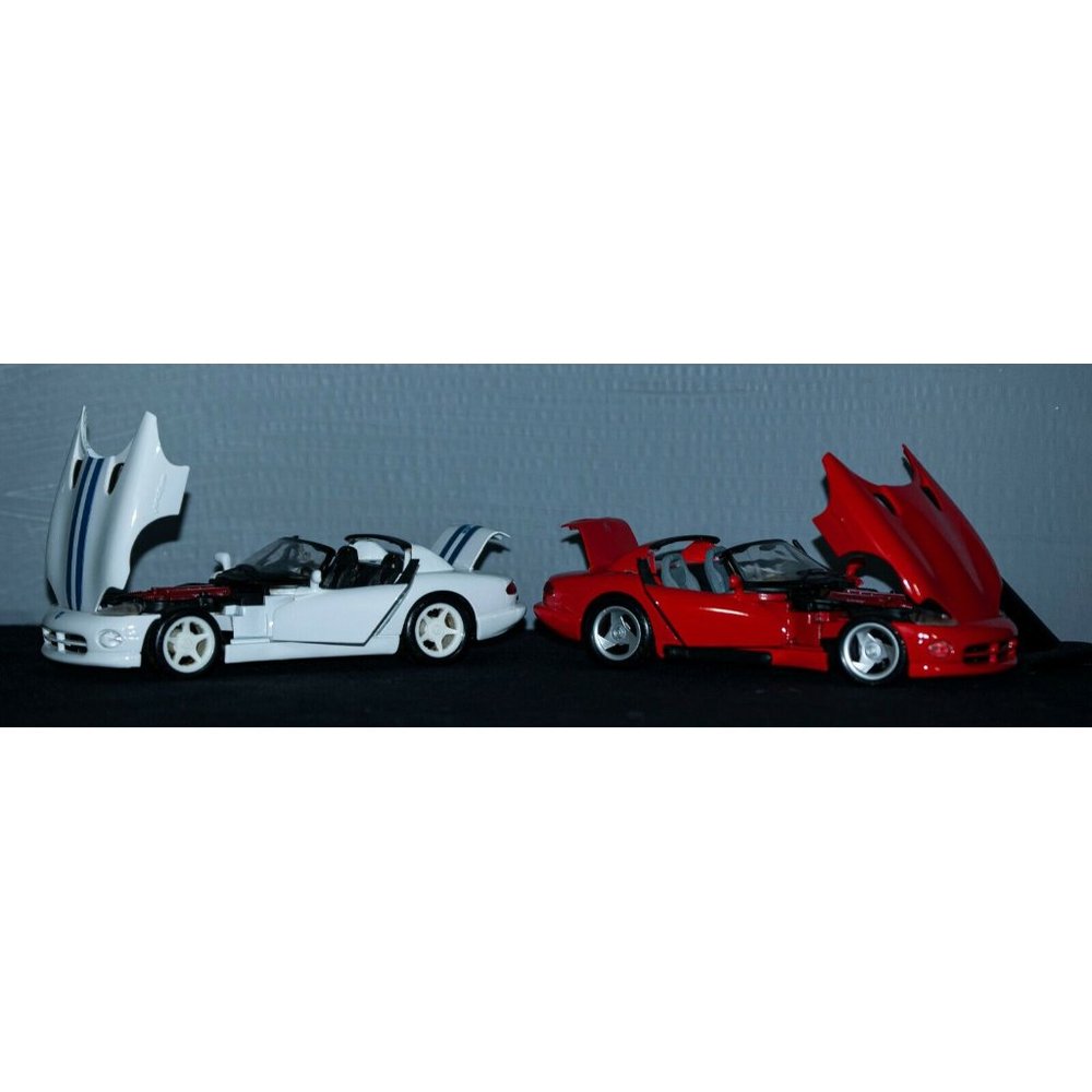 Maisto 1 24 Dodge Vipers Red & White Lot of Two